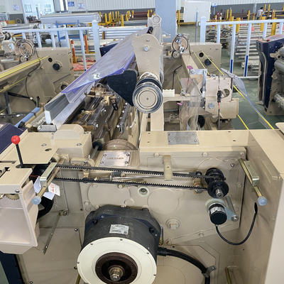 190cm Cam Elektronik Dokuma Makinesi Çift Nozzle Weft Feeder Su Jet Döşemesi