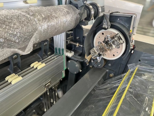 220cm genişliğinde kumaş dokuma makinesi Çift nozelli su fışkırtıcı yüksek hızlı güç dokuma makinesi
