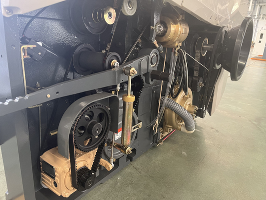 Tek Pompa Su Jet Döşeme Makinesi Döşeme Yarn Dönen 1000RPM
